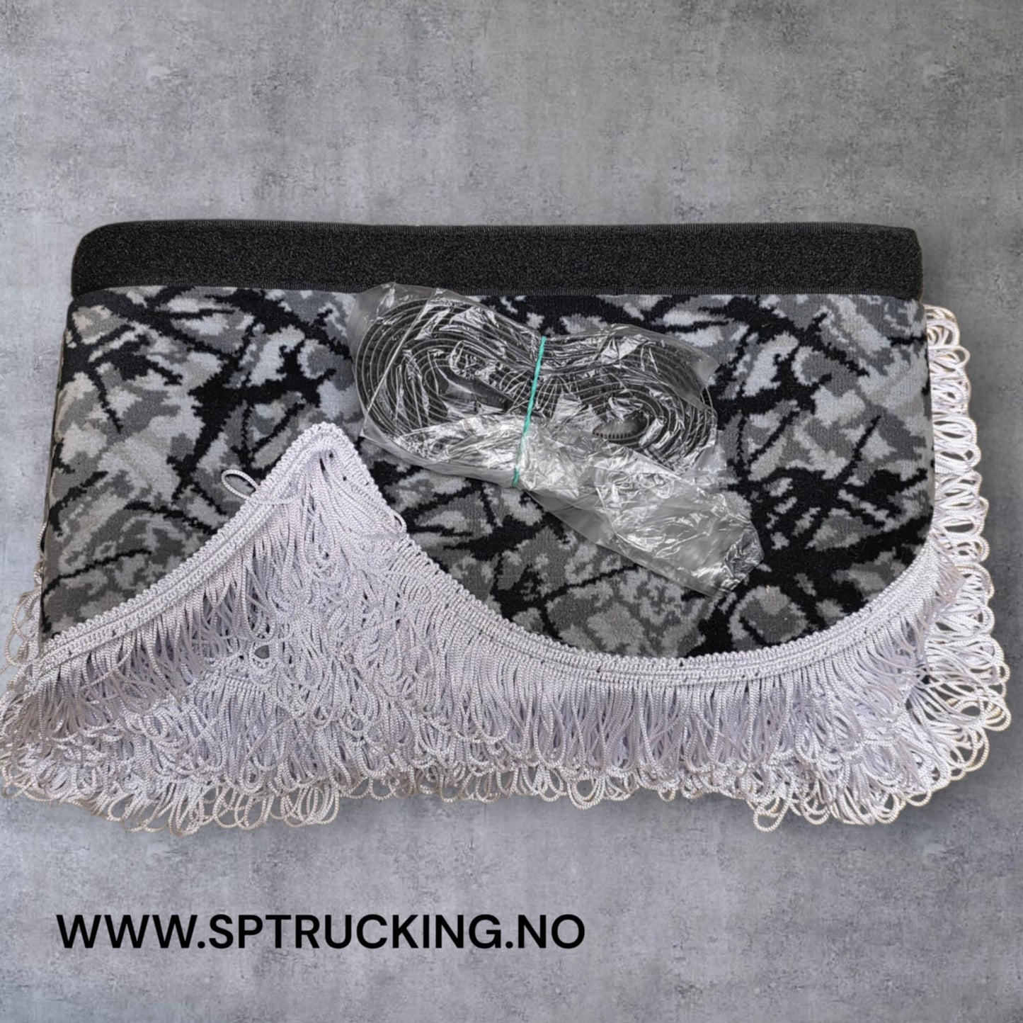 Frontkappe Bus Plysj Grå med hvite frynser 12 Cm