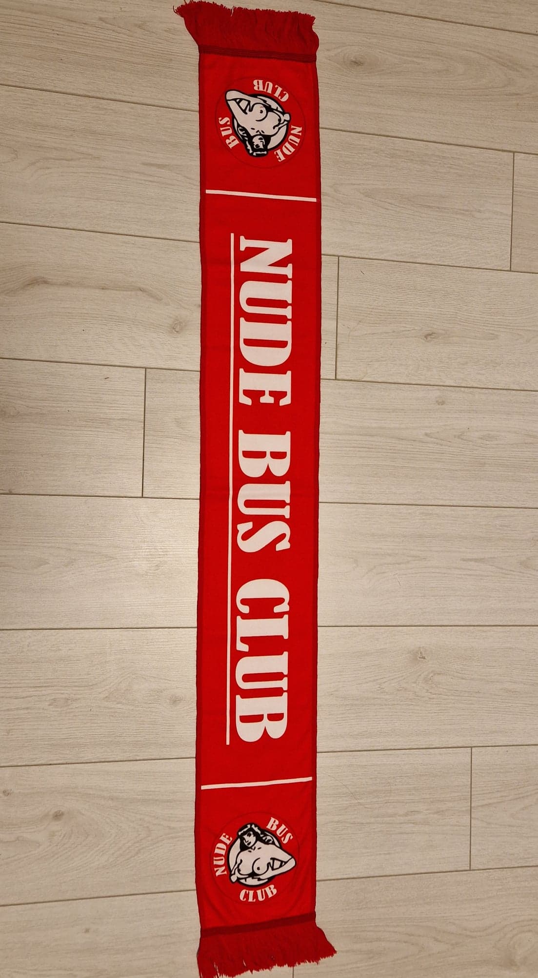 Skjerf, Nude Bus
